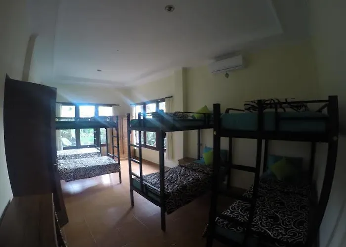 I Gusti Nyoman Oka Habitación en casa particular